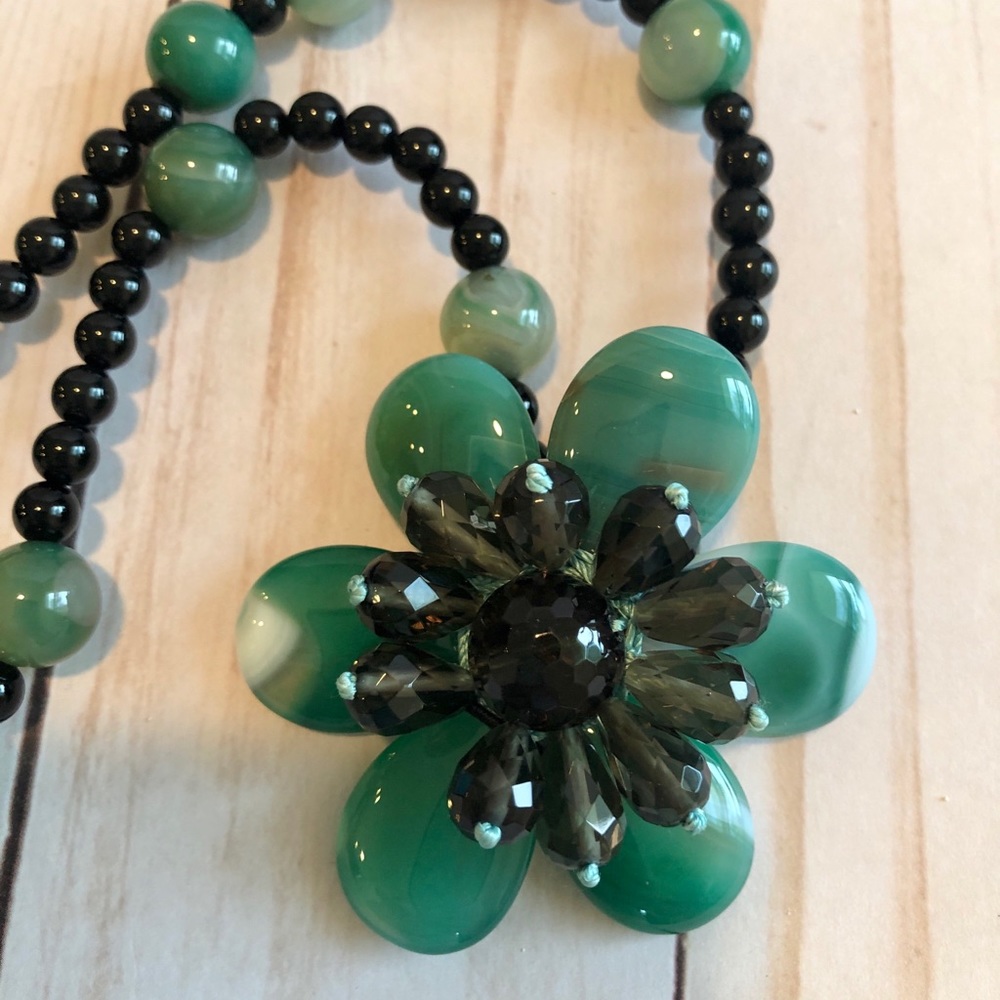 Long Green Gemstone 💎 Beaded Flower Necklace